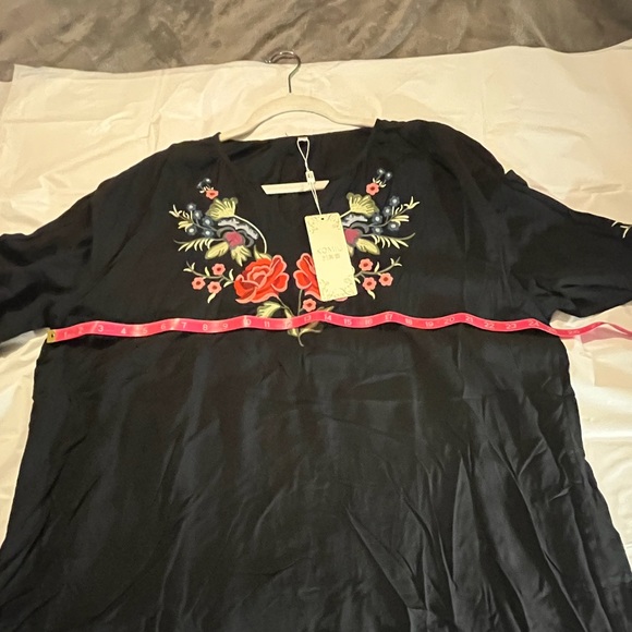 NWT Black long sleeve Blouse with floral embroidery size 3X - Picture 2 of 10
